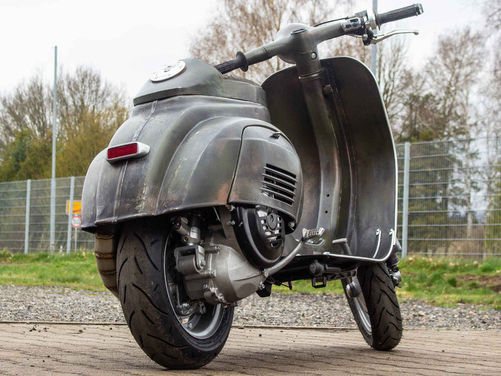 Custom Vespa Umbau Quattrini 200ccm Rawstyle mit Scheibenbremse und Rennauspuff