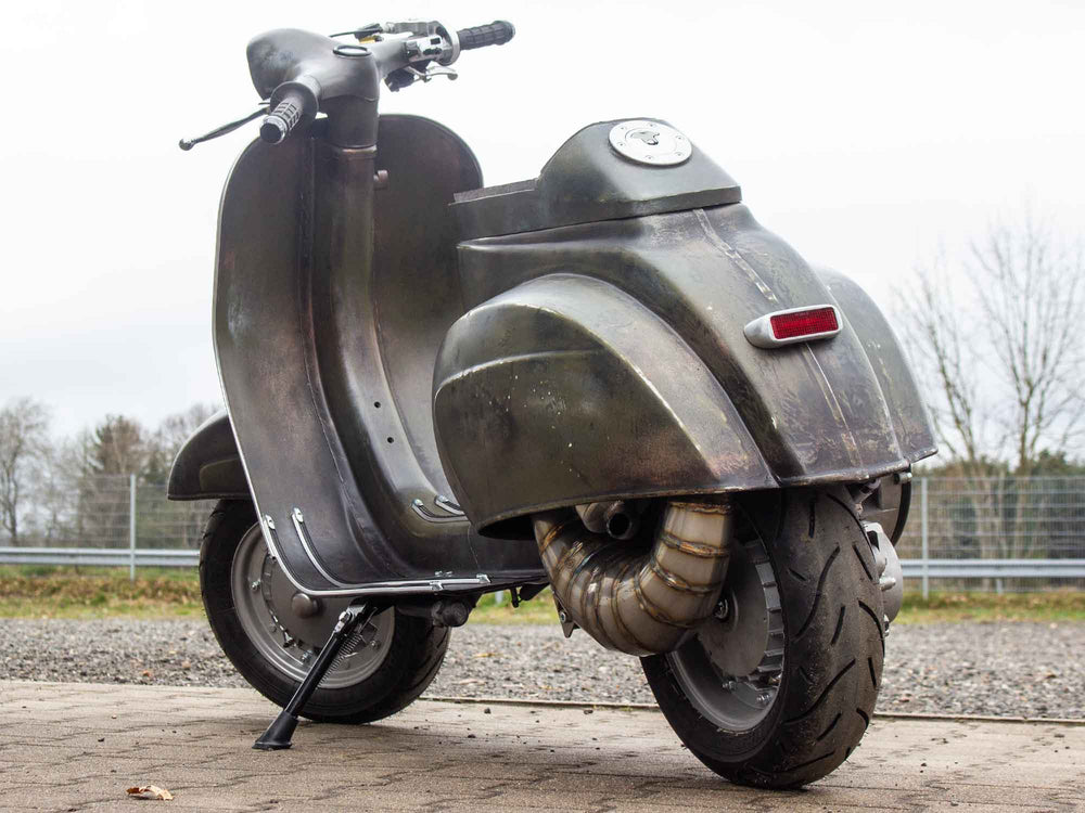 Custom Vespa Umbau Quattrini 200ccm Rawstyle mit Scheibenbremse und Rennauspuff