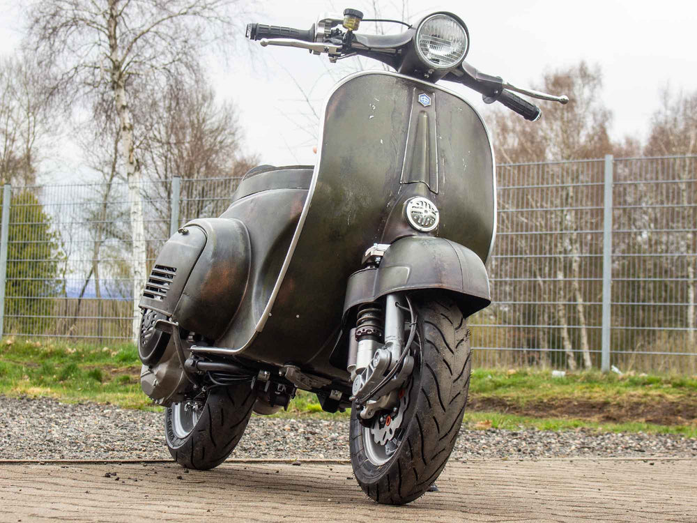 Custom Vespa Umbau Quattrini 200ccm Rawstyle mit Scheibenbremse und Rennauspuff