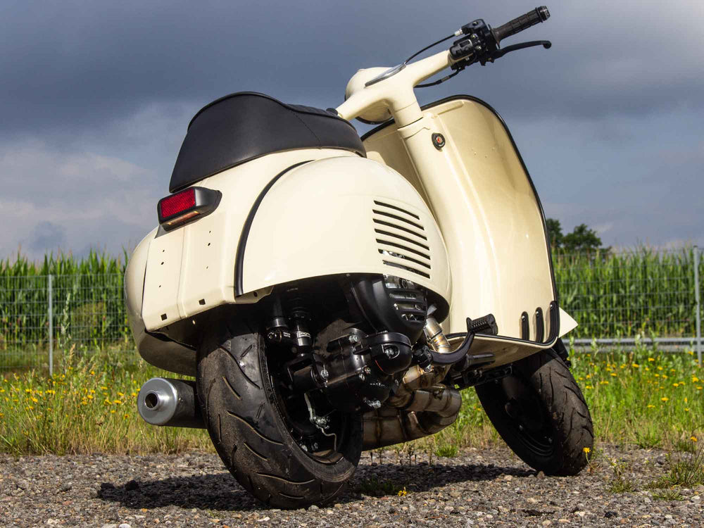 Custom Vespa VNB 244ccm mit Scheibenbremse und LED-Scheinwerfer in Piaggio Avorio 909 