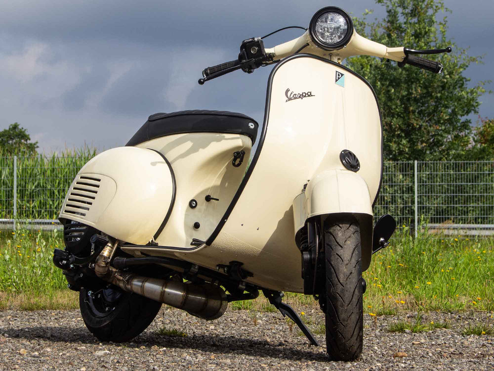 Custom Vespa VNB 244ccm mit Scheibenbremse und LED-Scheinwerfer in Piaggio Avorio 909 