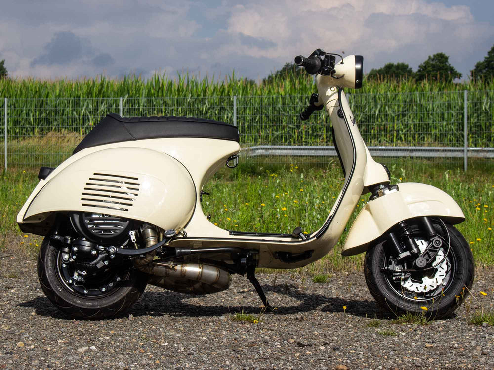 Custom Vespa VNB 244ccm mit Scheibenbremse und LED-Scheinwerfer in Piaggio Avorio 909 