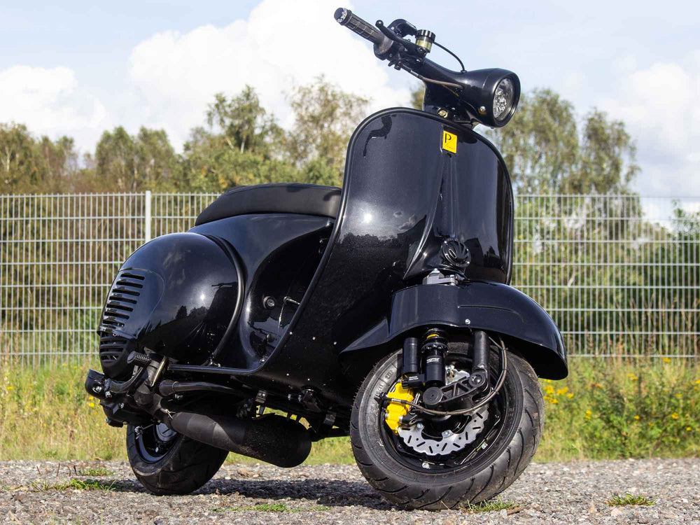 Custom Vespa Umbau VNB 244 in Ferrari Nero Daytona Schwarz Metallic 