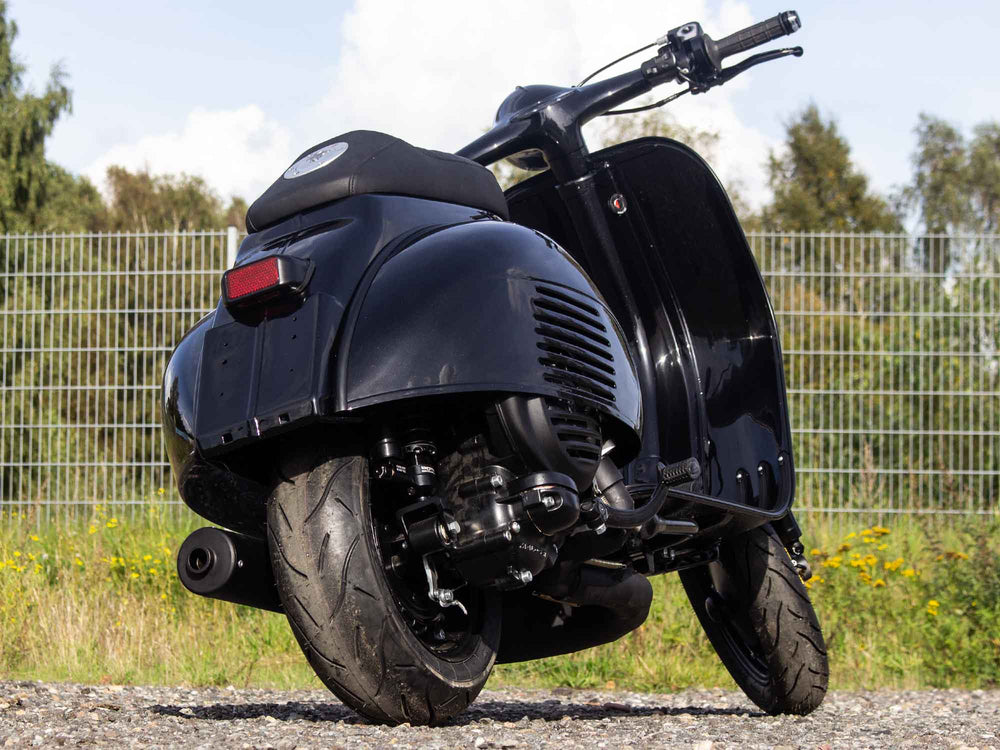 Custom Vespa Umbau VNB 244 in Ferrari Nero Daytona Schwarz Metallic 