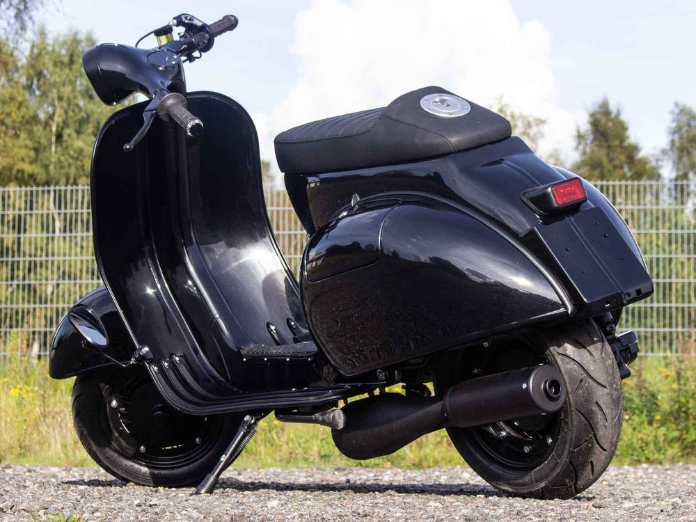 Custom Vespa Umbau VNB 244 in Ferrari Nero Daytona Schwarz Metallic 