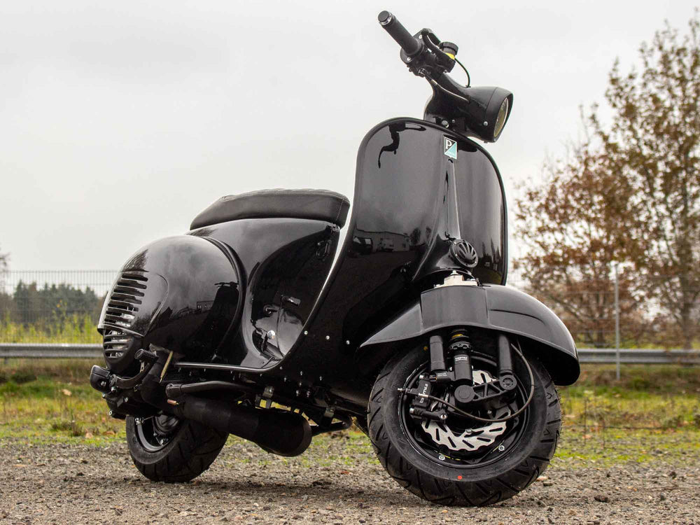 Custom Vespa Umbau VNB 244ccm mit Scheibenbremse in Ferrari Nero Daytona Schwarz Metallic 
