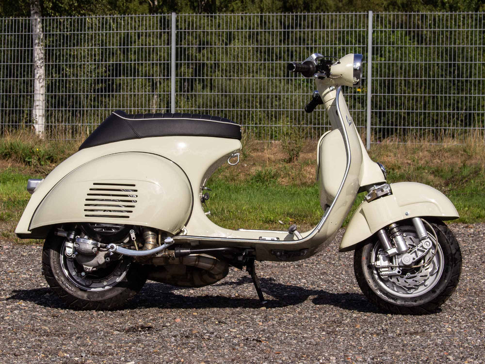 Custom Vespa Umbau VNB 244 mit Scheibenbremse in Piaggio Avorio 909