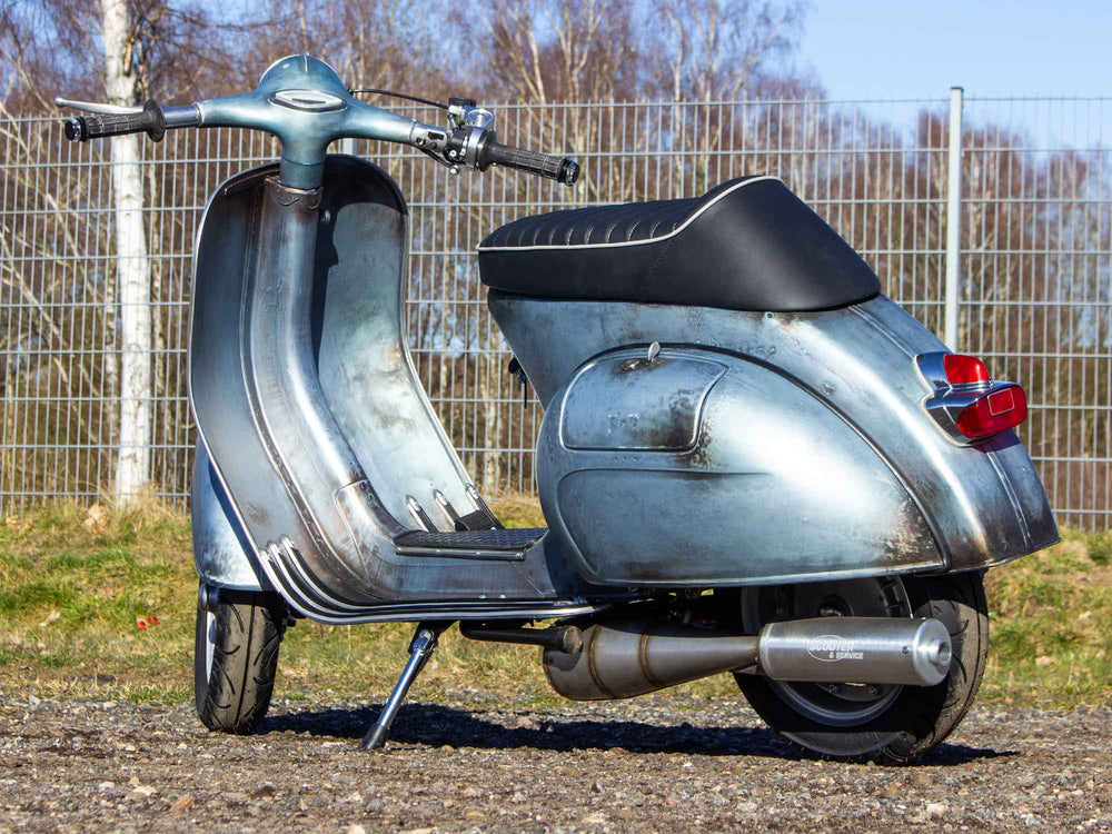 Custom Vespa Umbau VNB 244 mit Scheibenbremse in Piaggio Azzurro Metallizzato 114 Rawstyle 