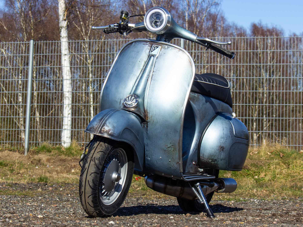 Custom Vespa Umbau VNB 244 mit Scheibenbremse in Piaggio Azzurro Metallizzato 114 Rawstyle 