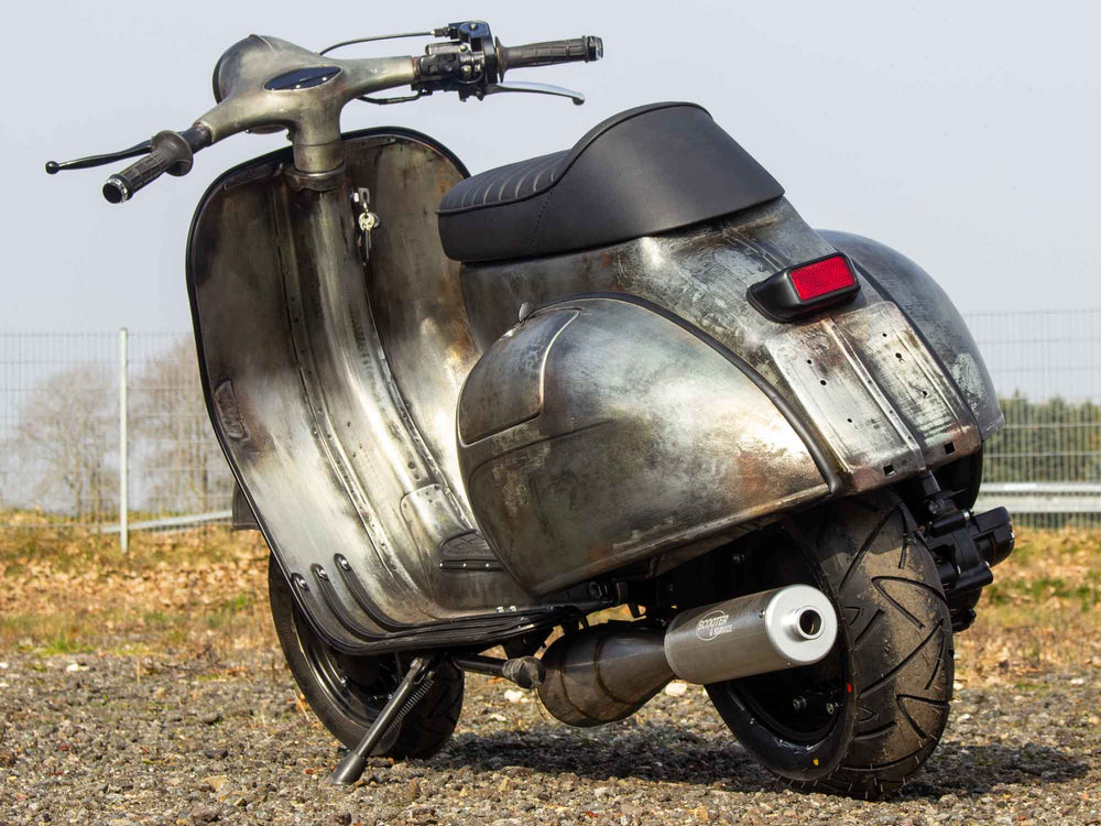 Custom Vespa Umbau VNB 244 mit Scheibenbremse und Rennauspuff im Raw Metal Style 