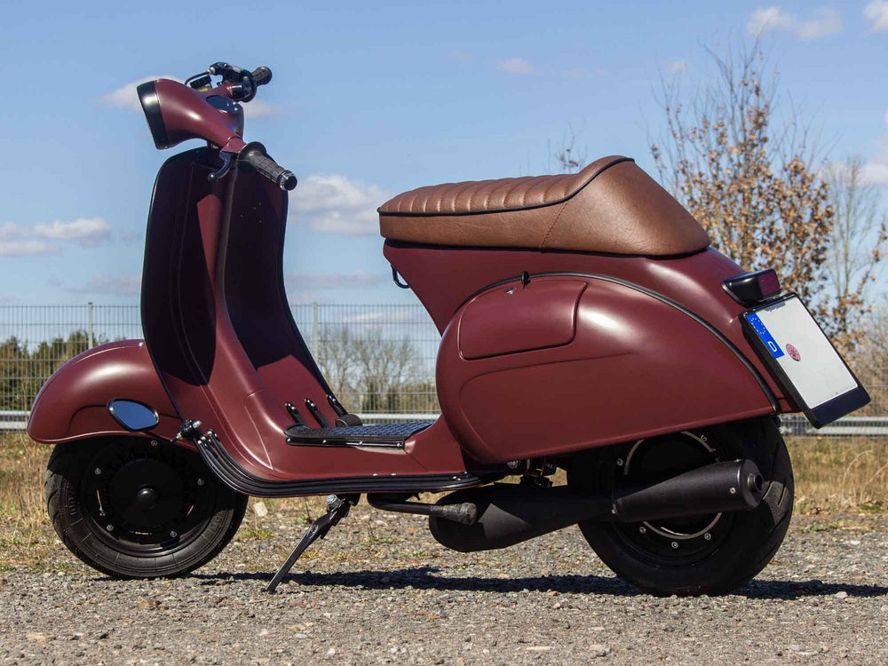 Custom Vespa VNB 244ccm in Schwarzrot mit LED-Scheinwerfer und Scheibenbremse