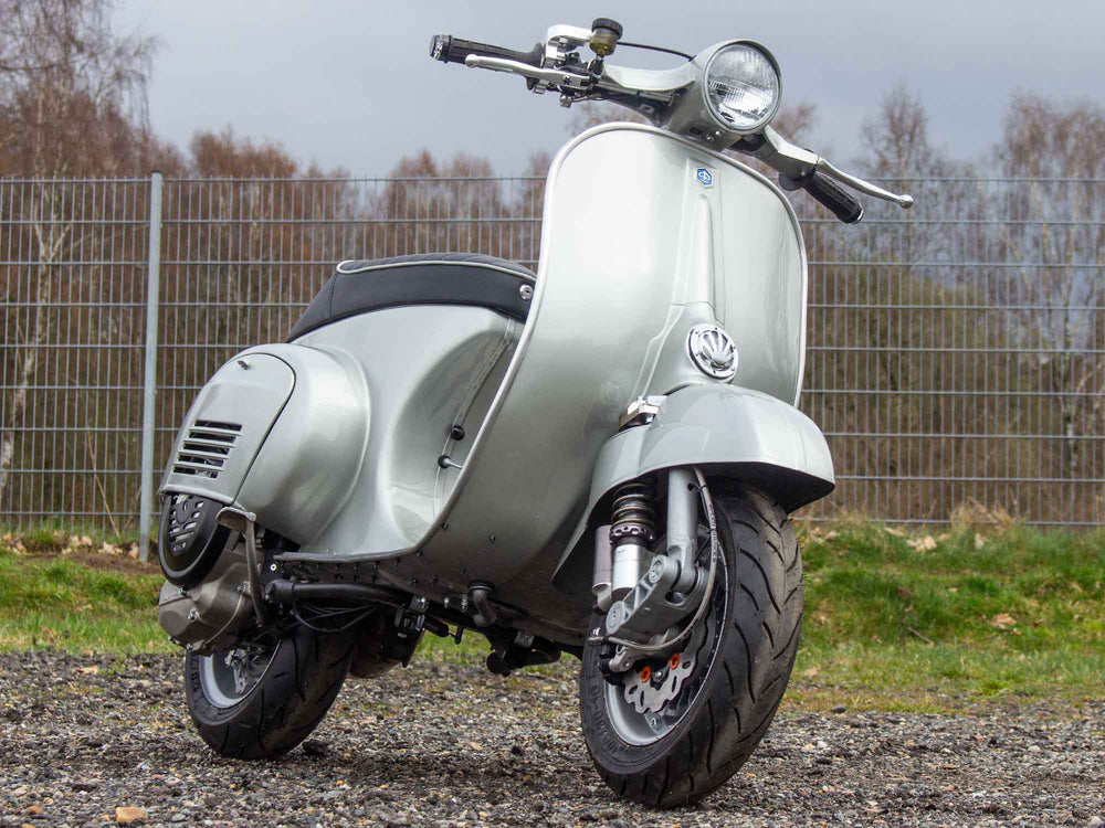 Custom Vespa Umbau V50 mit 200ccm-Motor und Scheibenbremse