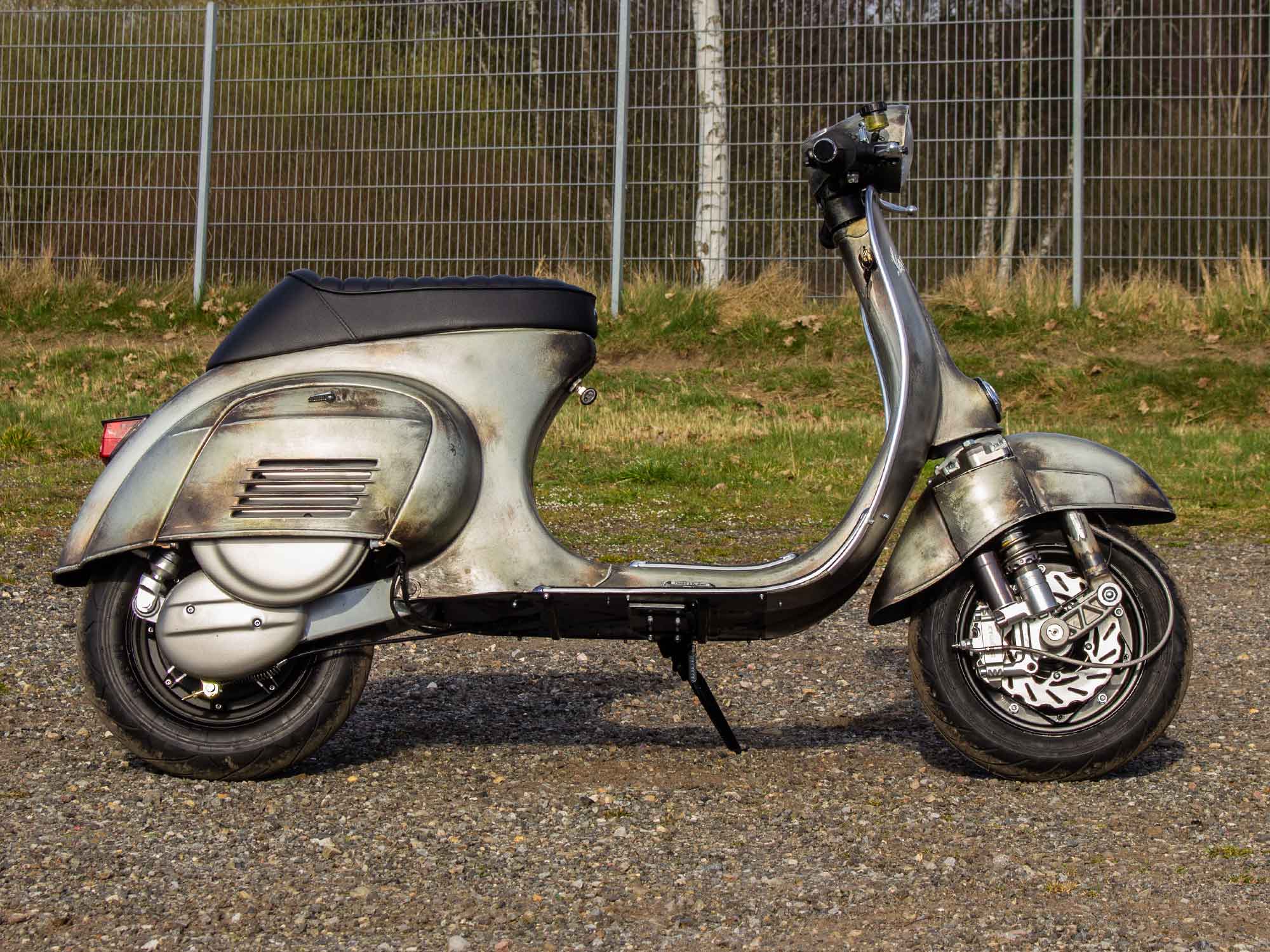 Custom Vespa V50 Rawstyle mit Elektro-Antrieb