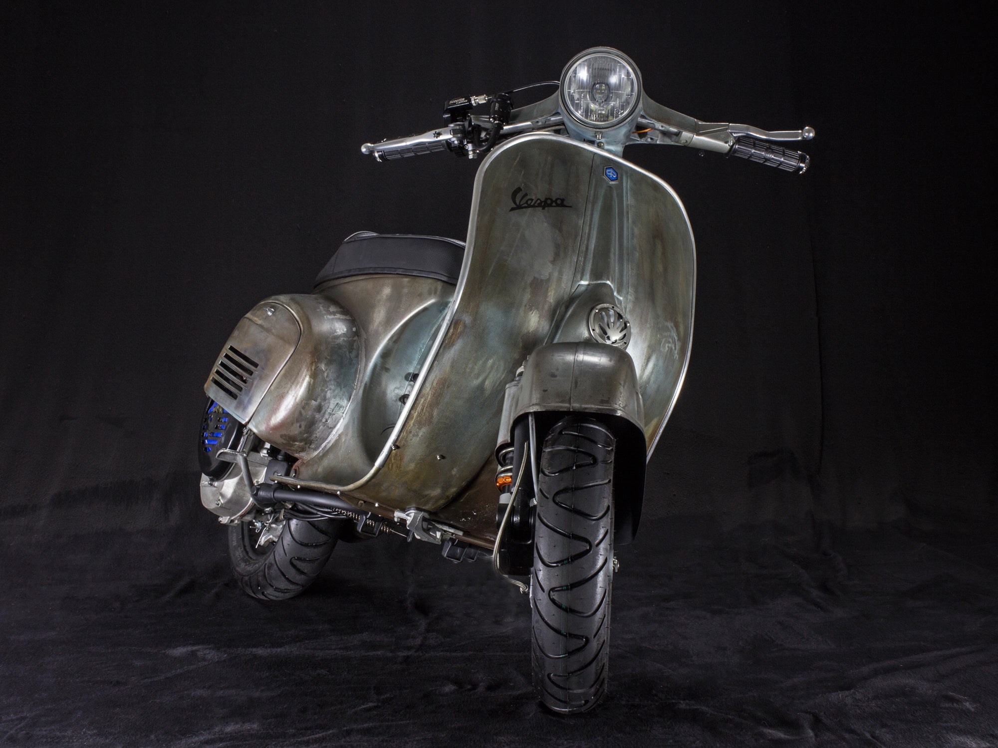 Custom Vespa Tuning V50 mit Quattrini M200 Motor und Scheibenbremse Rawstyle