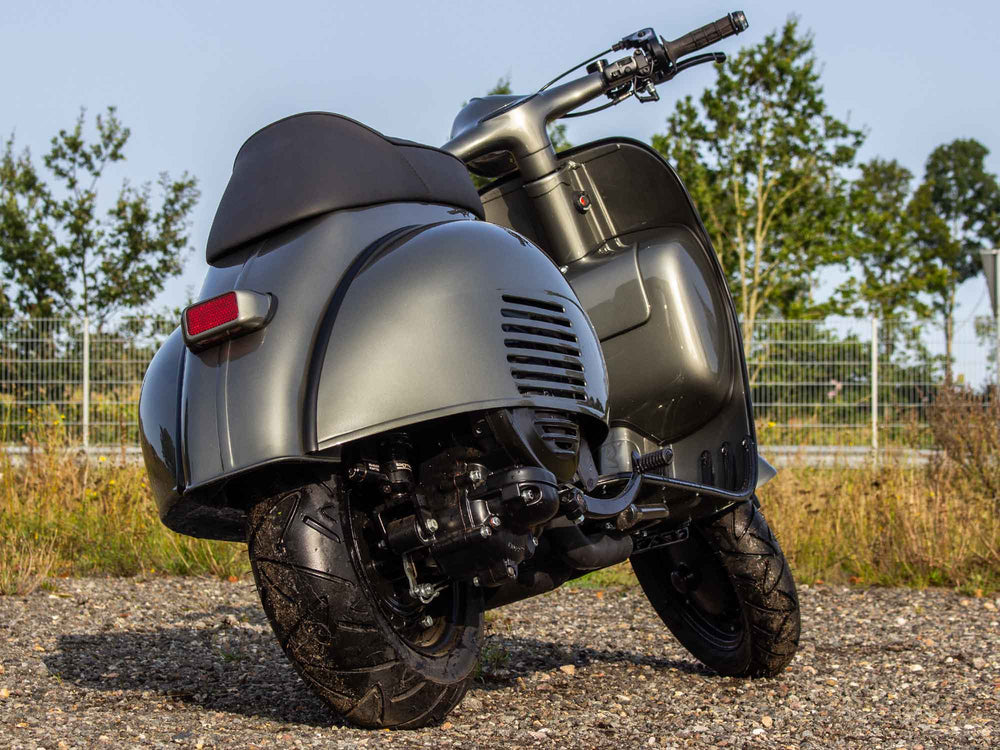 Custom Vespa Umbau VBB 125 mit Scheibenbremse in Porsche Felsengrün
