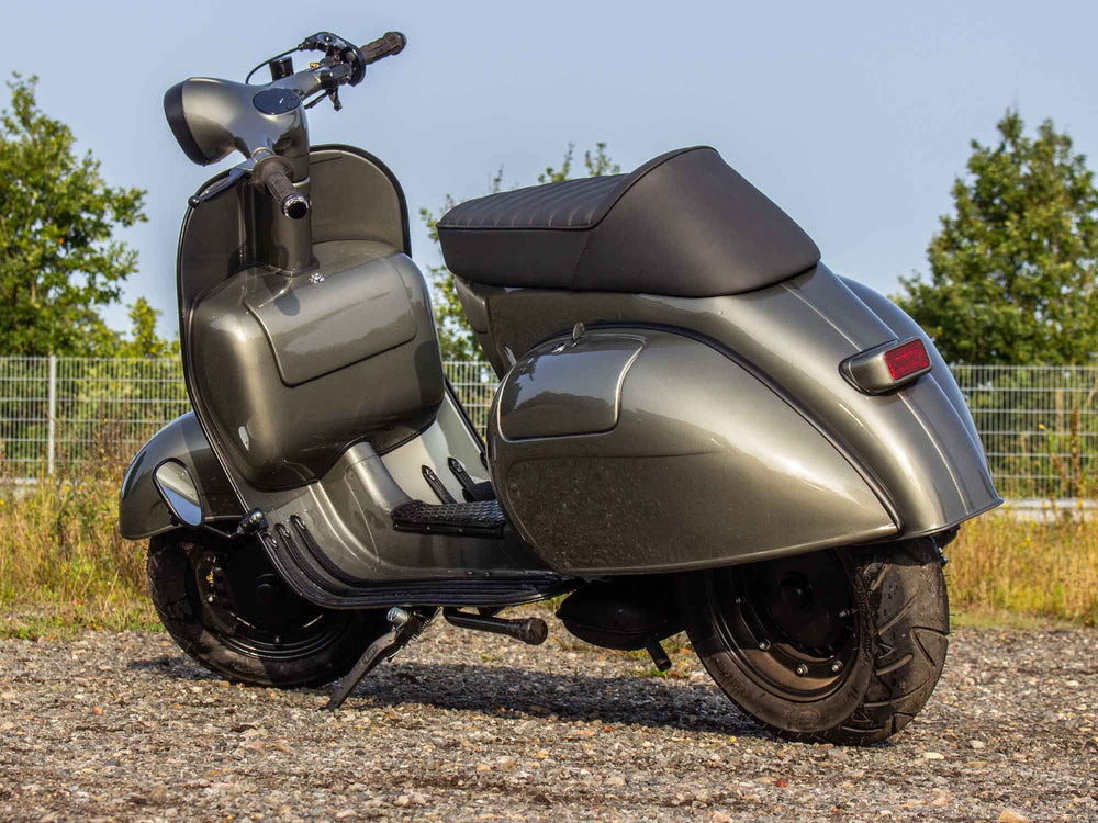 Custom Vespa Umbau VBB 125 mit Scheibenbremse in Porsche Felsengrün
