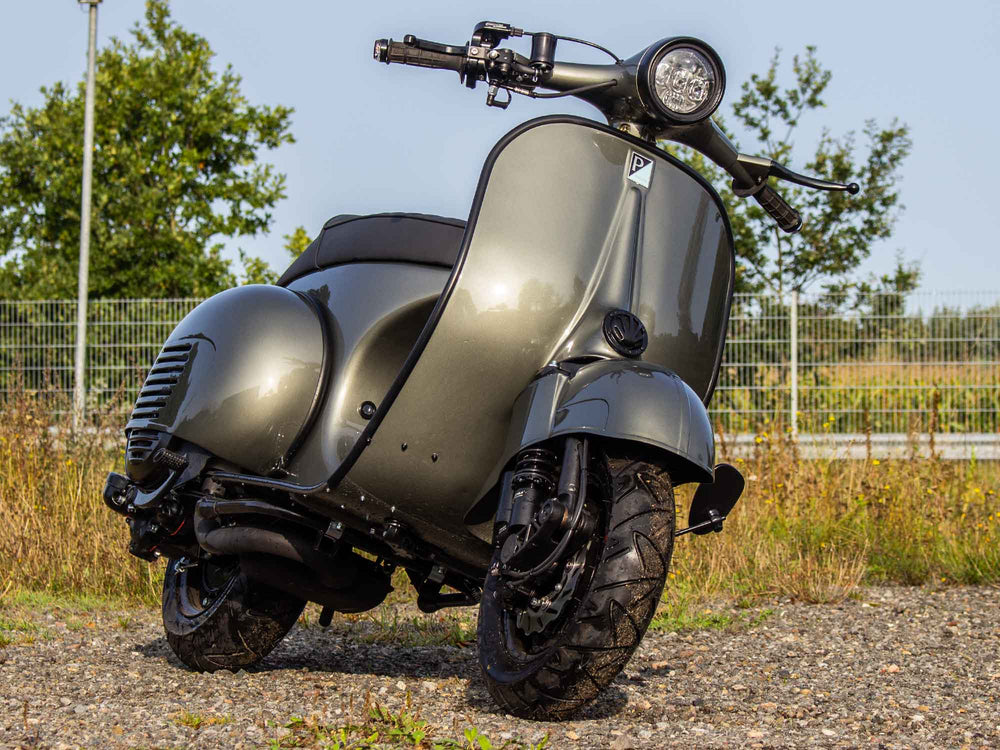 Custom Vespa Umbau VBB 125 mit Scheibenbremse in Porsche Felsengrün