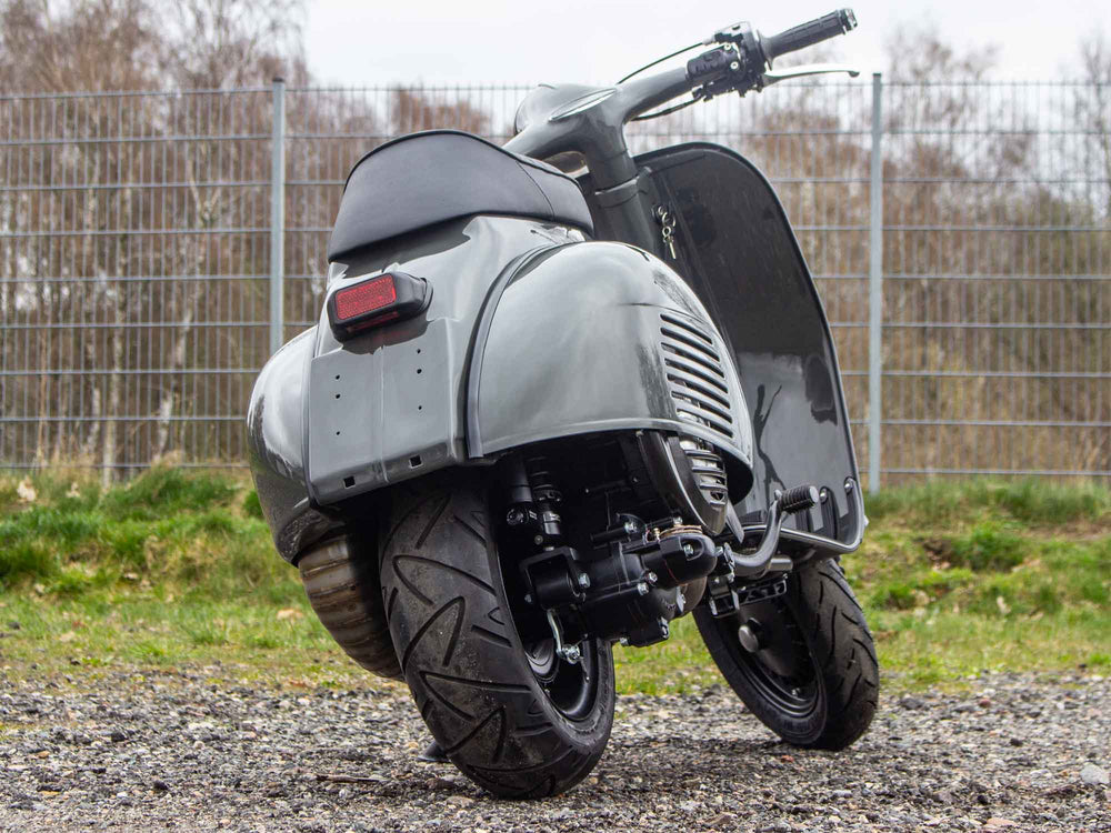 Custom Vespa VNB 125 T5 mit Scheibenbremse und LED-Scheinwerfer  in Ferrari Grigio Scuro 