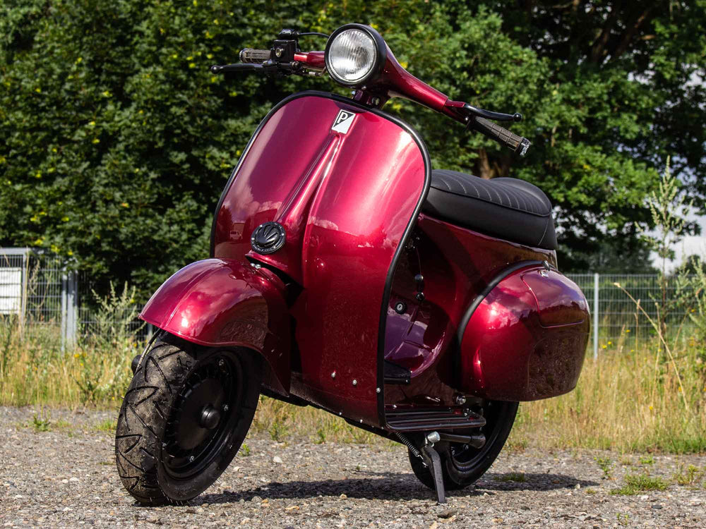 Custom Vespa Conversion VNB 221 mit Quattrini Zylinder und Scheibenbremse in Porsche Arena Red