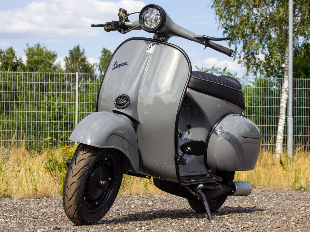Custom Vespa VNB 244 mit 244ccm Motor und Scheibenbremse in Audi Nardo Grau