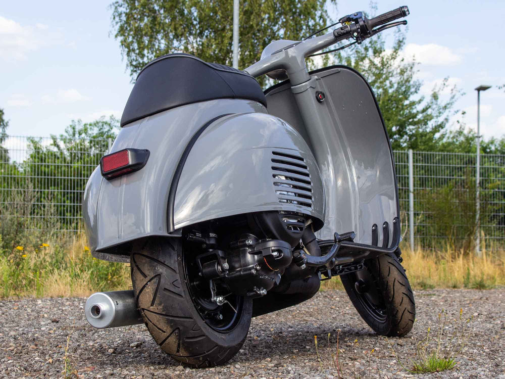 Custom Vespa VNB 244 mit 244ccm Motor und Scheibenbremse in Audi Nardo Grau