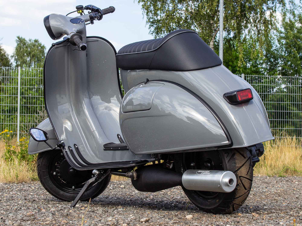 Custom Vespa VNB 244 mit 244ccm Motor und Scheibenbremse in Audi Nardo Grau