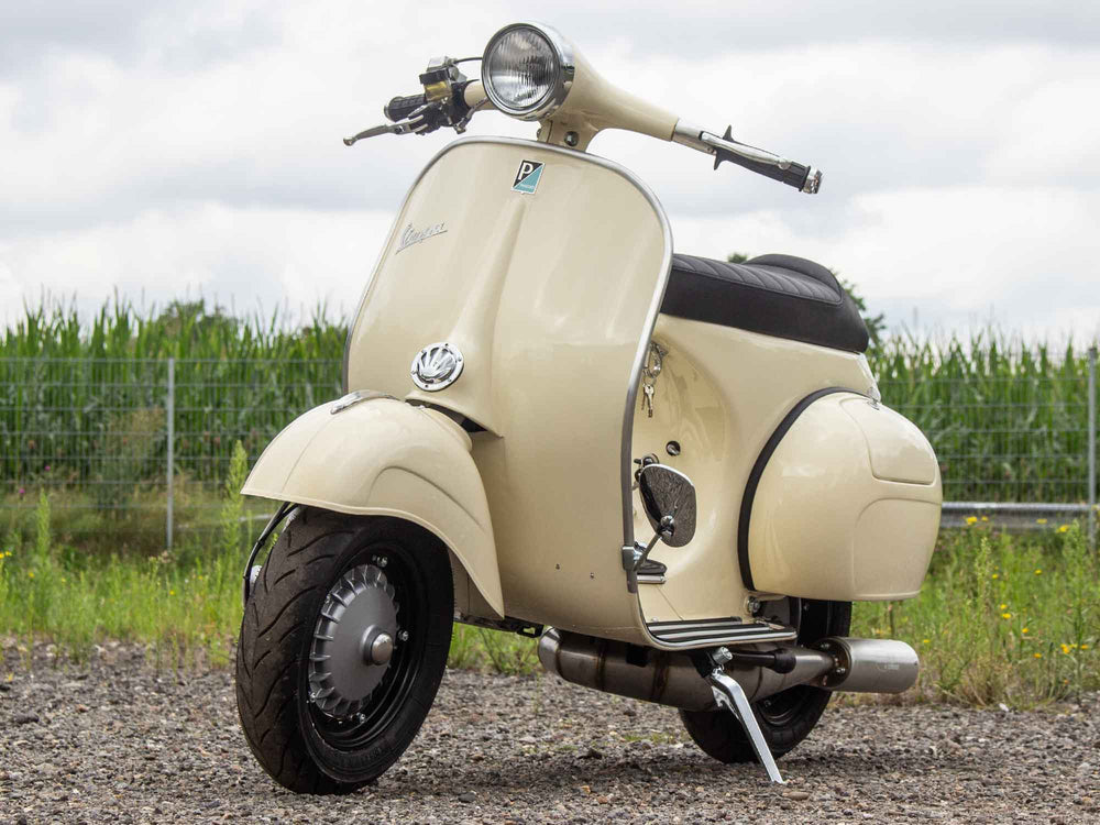Custom Vespa VNB 244ccm mit Scheibenbremse und Rennauspuff in Piaggio Avorio 909 