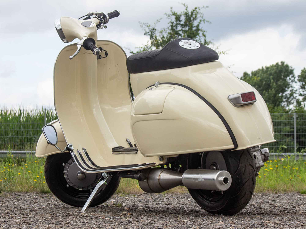 Custom Vespa VNB 244ccm mit Scheibenbremse und Rennauspuff in Piaggio Avorio 909 