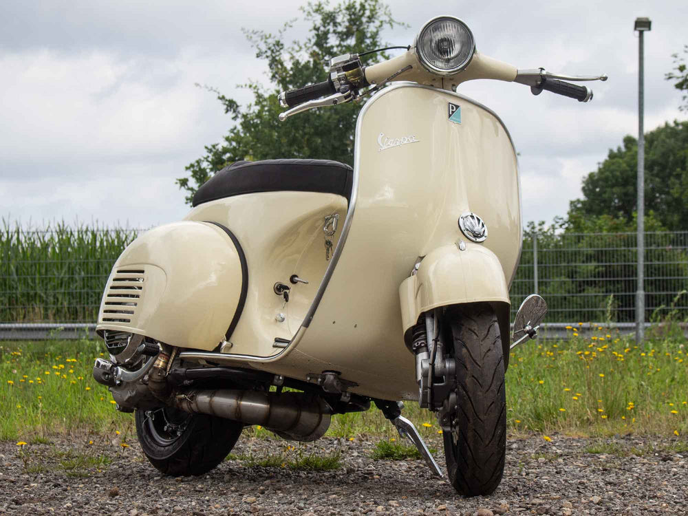 Custom Vespa VNB 244ccm mit Scheibenbremse und Rennauspuff in Piaggio Avorio 909 