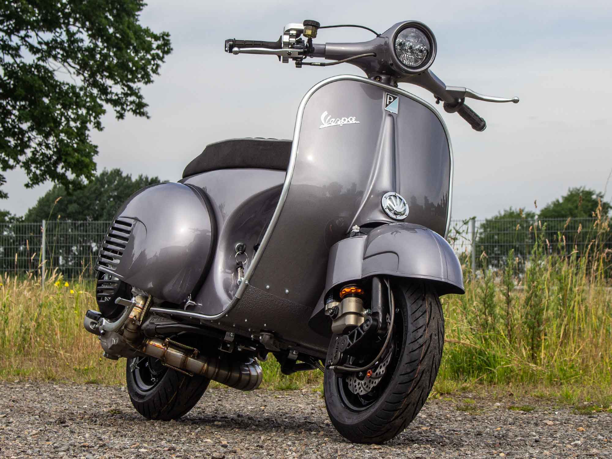 Custom Vespa VNB 244ccm in Bentley Silber 