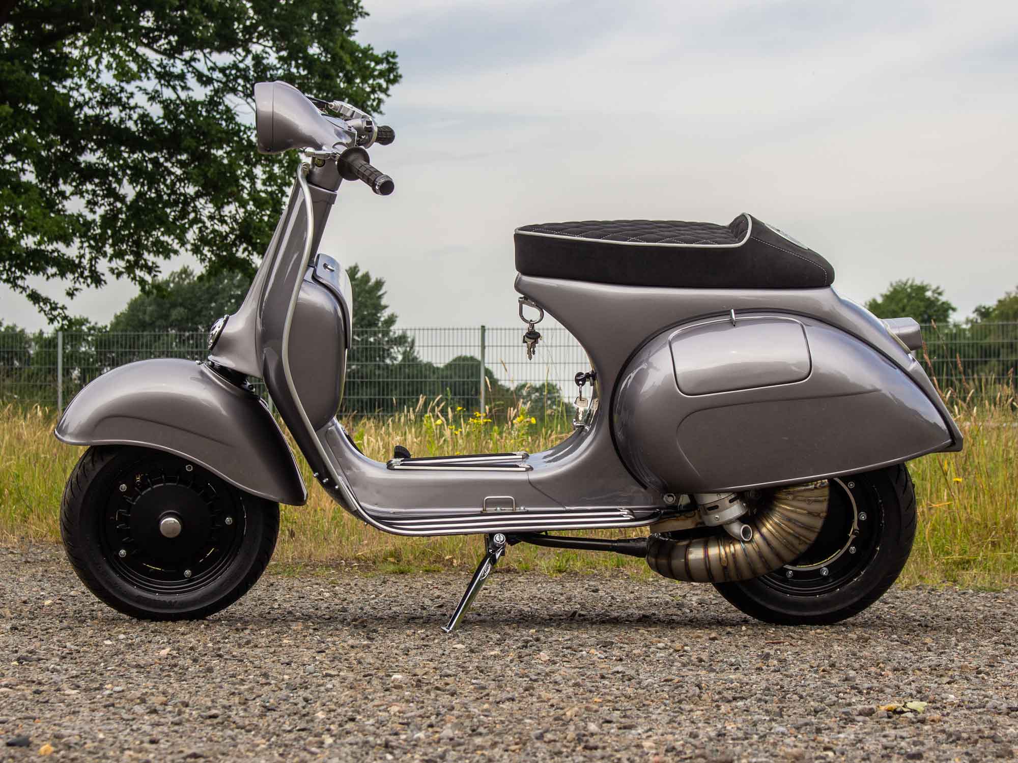 Custom Vespa VNB 244ccm in Bentley Silber 