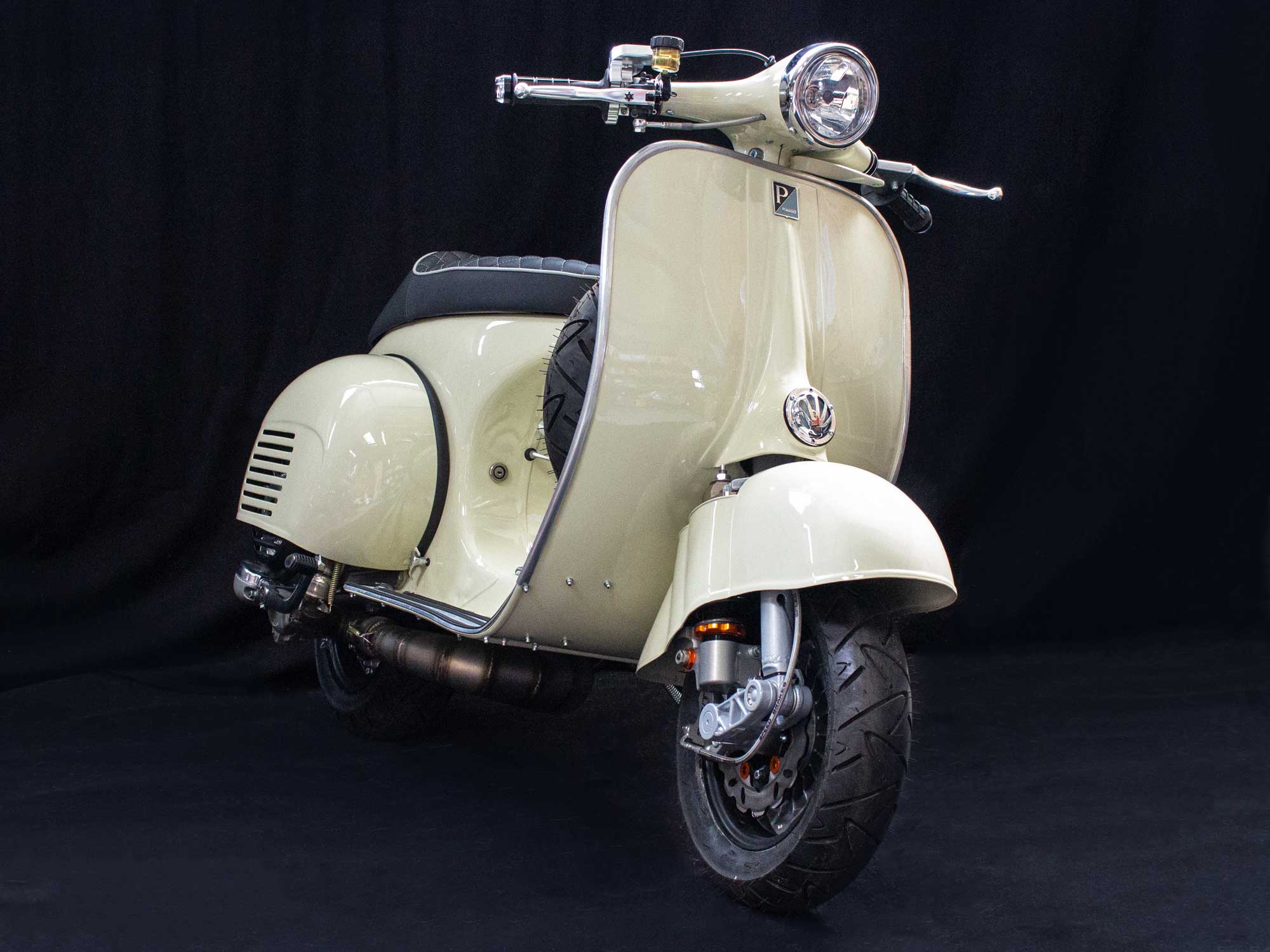 Custom Vespa VNB 244ccm Classic Racer in Piaggio Avorio 909
