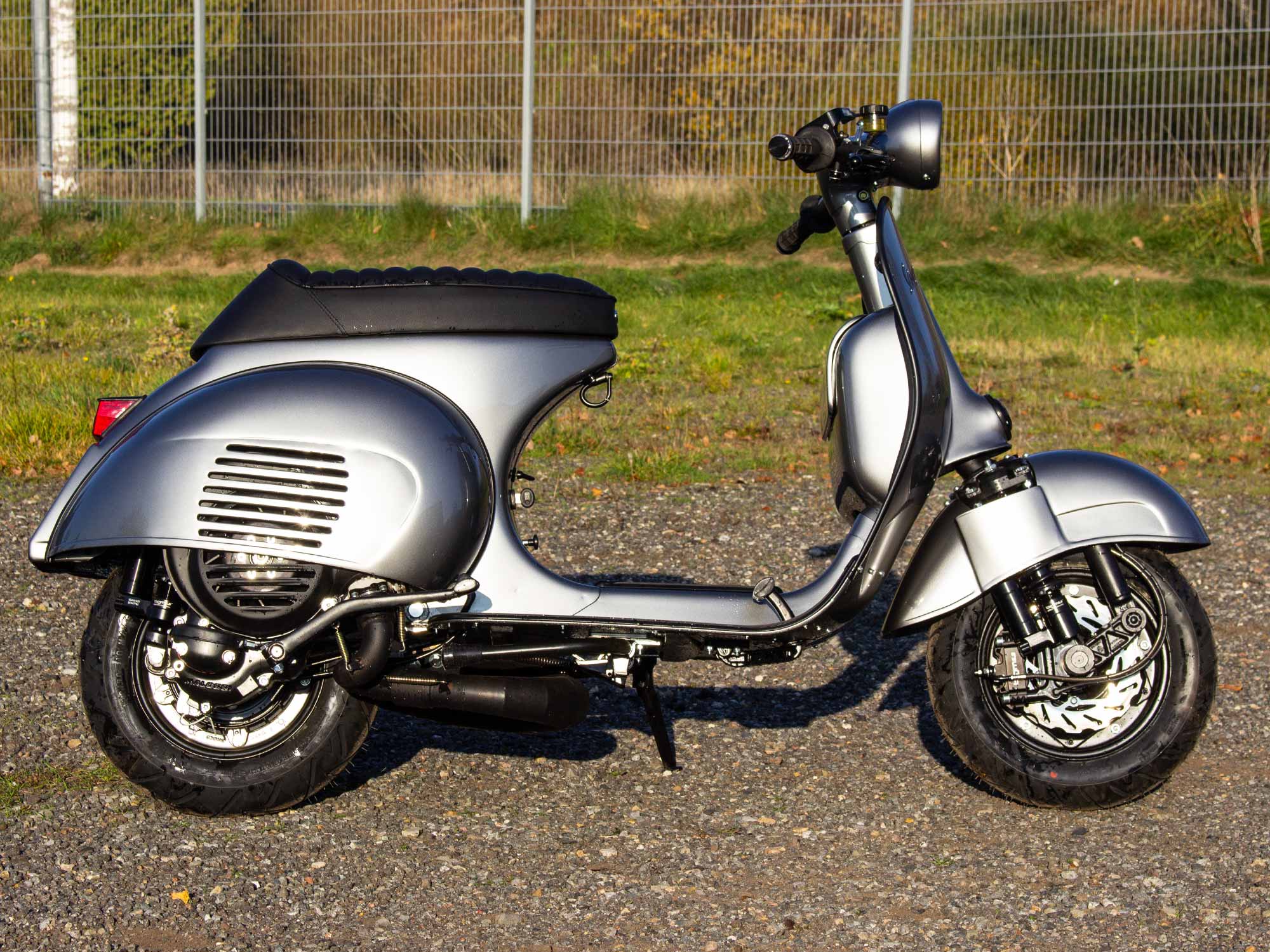 Custom Vespa Conversion VNB 244ccm mit Scheibenbremse in BMW Donington Grey