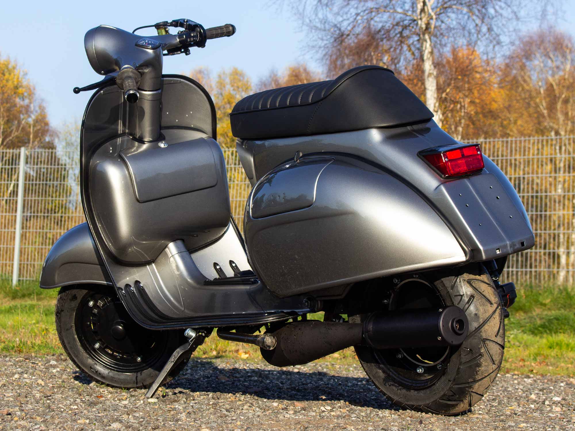 Custom Vespa Conversion VNB 244ccm mit Scheibenbremse in BMW Donington Grey