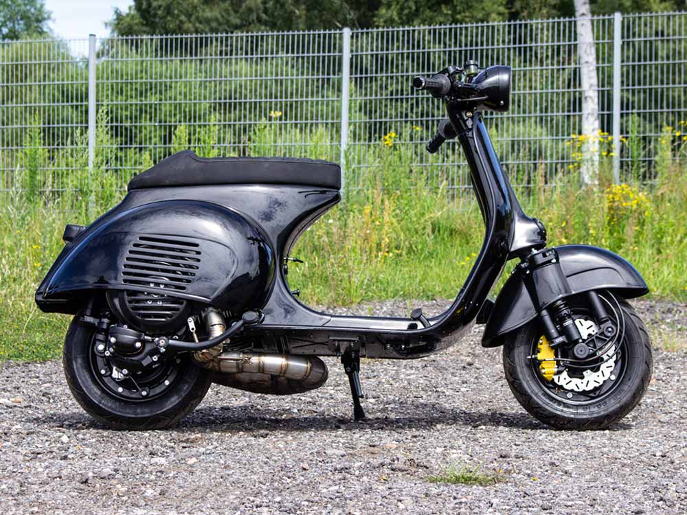 Custom Vespa VNB 244 Ferrari Nero Daytona Schwarz metallic