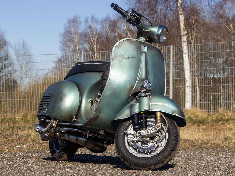 Custom Vespa VNB 244ccm mit Scheibenbremse und Rennauspuff Rawstyle