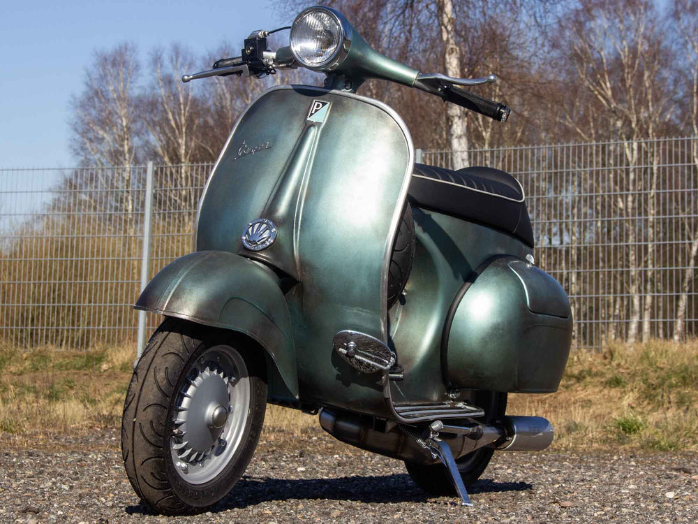 Custom Vespa VNB 244ccm mit Scheibenbremse und Rennauspuff Rawstyle