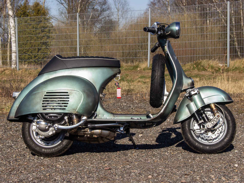 Custom Vespa VNB 244ccm mit Scheibenbremse und Rennauspuff Rawstyle