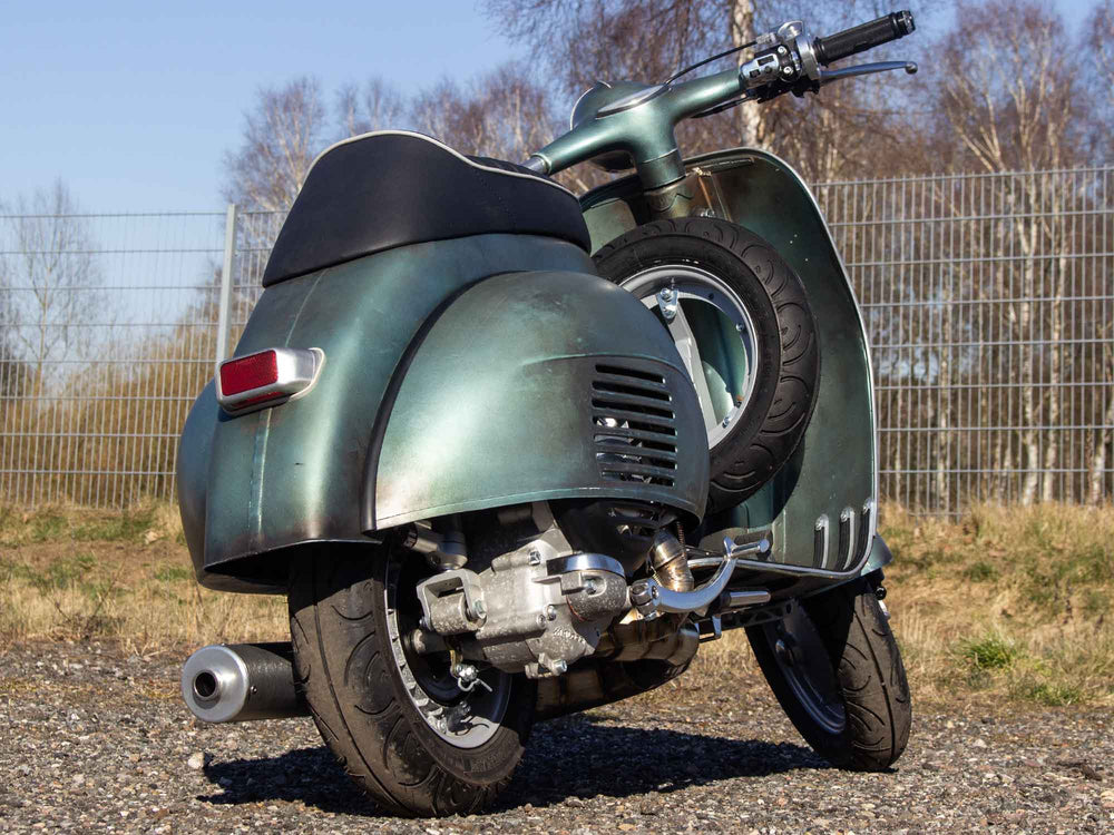Custom Vespa VNB 244ccm mit Scheibenbremse und Rennauspuff Rawstyle