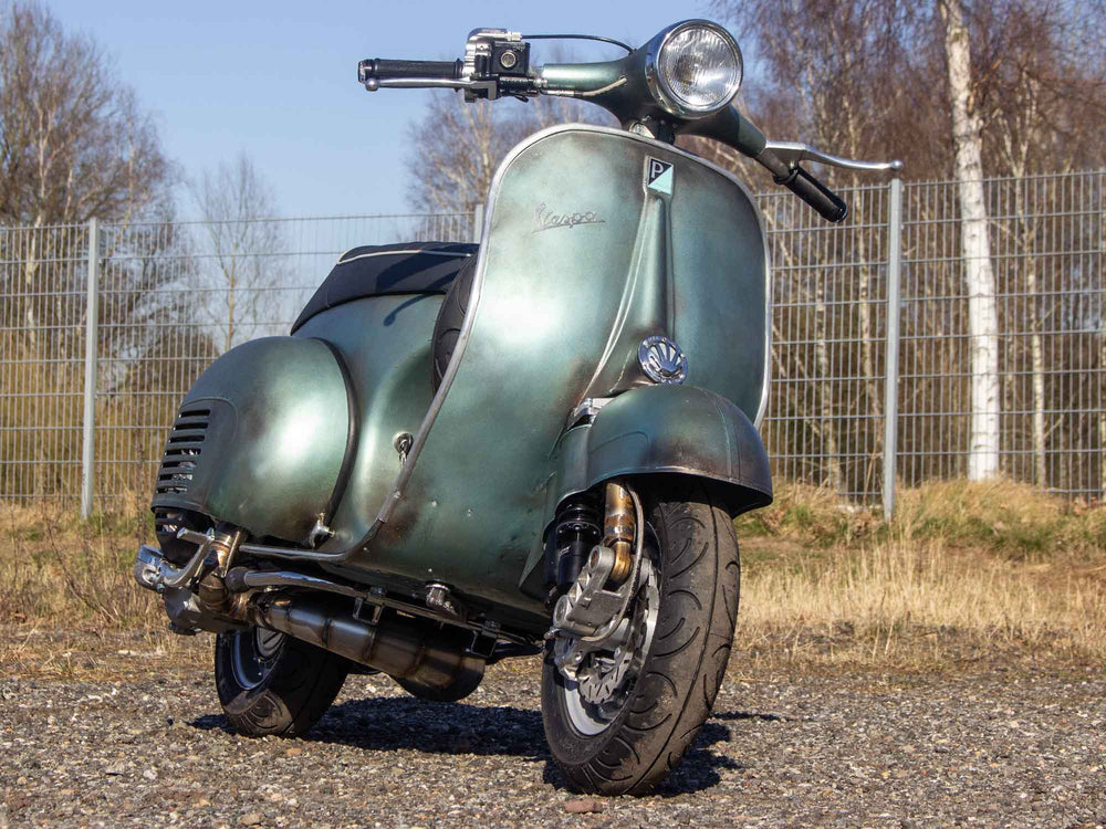 Custom Vespa VNB 244ccm mit Scheibenbremse und Rennauspuff Rawstyle