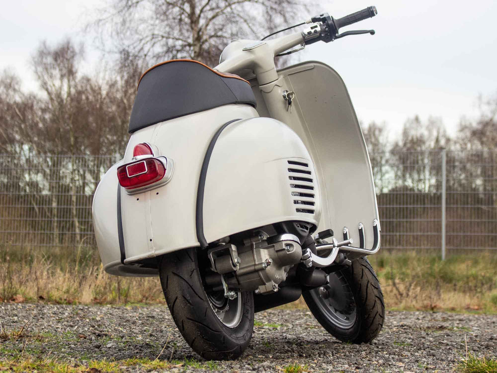 Custom Vespa VNB mit 244ccm Quattrini Motor und Scheibenbremse
