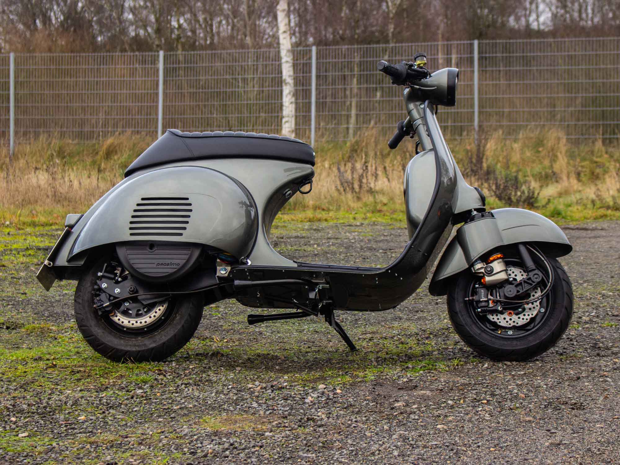 Elektro Vespa Conversion VNB mit Scheibenbremse in Porsche Felsengrün