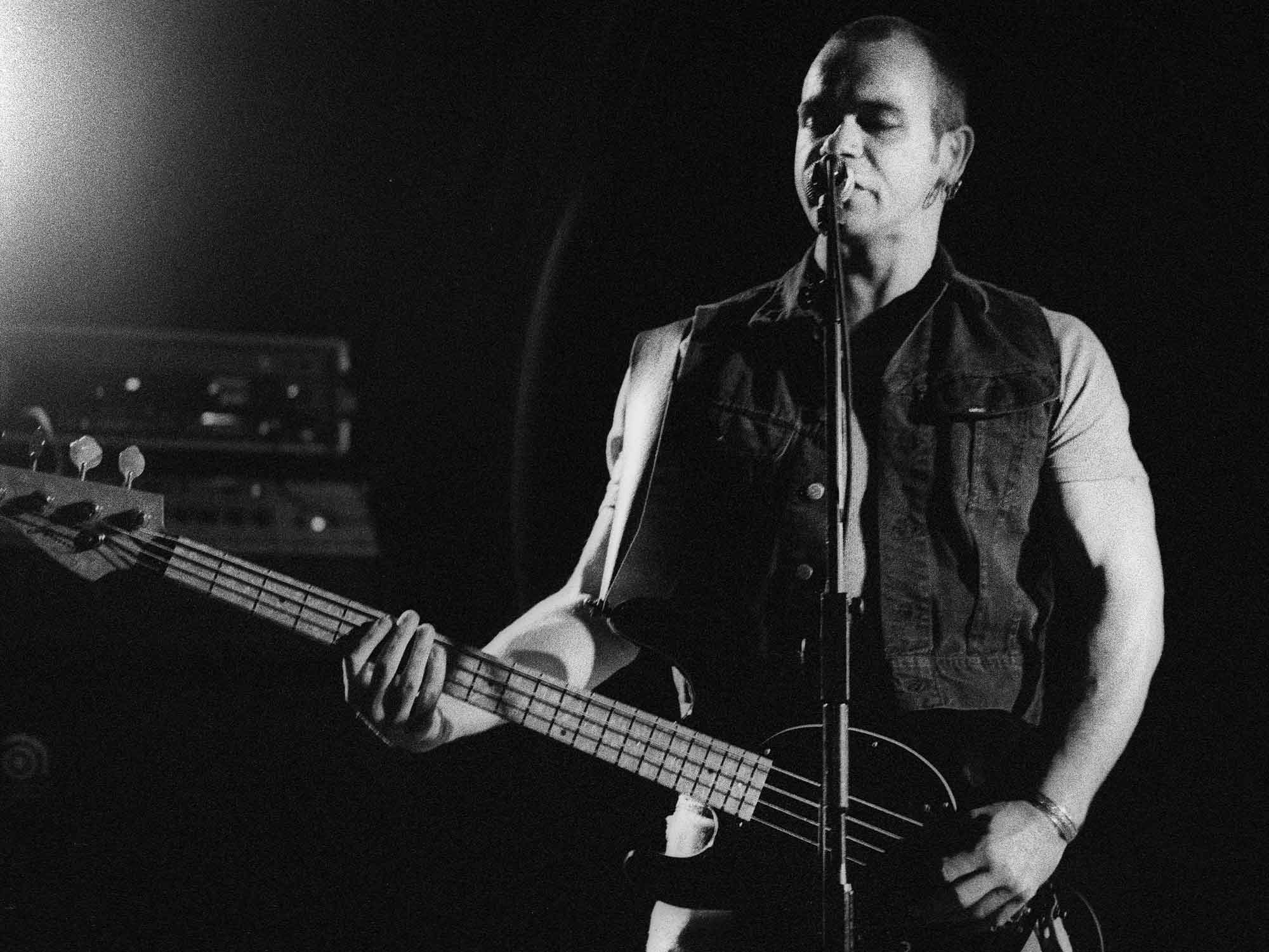 Foto Bassist Wolle bei einem Live Auftritt