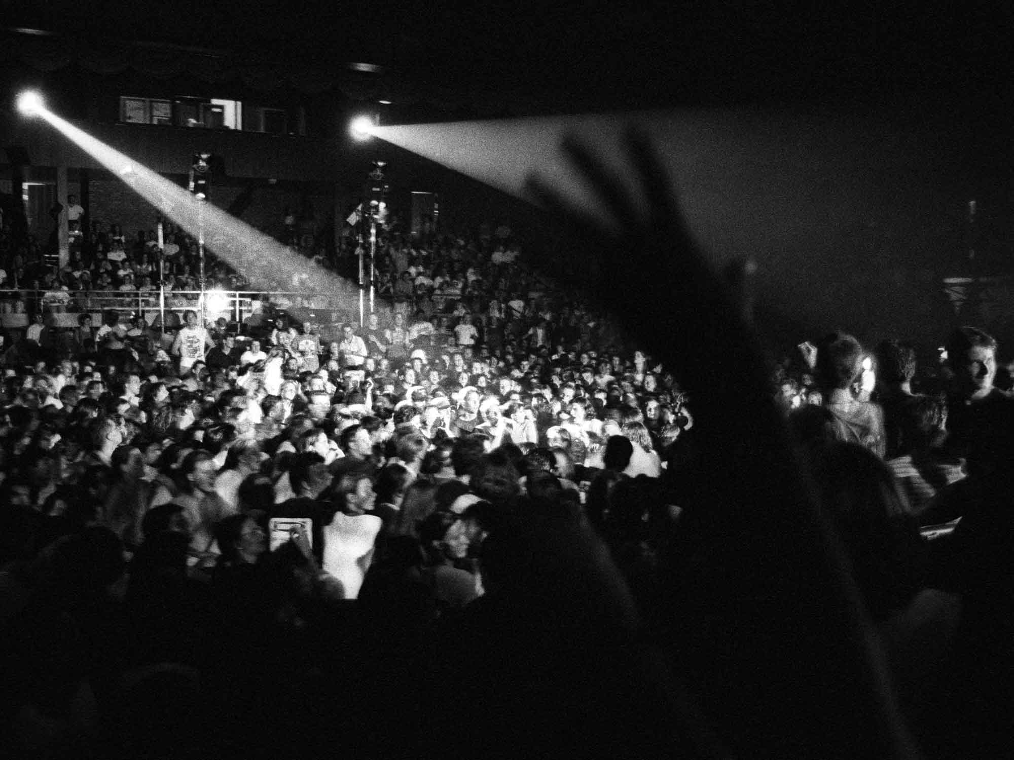 Foto der Band The Colour Red bei einem Live Auftritt