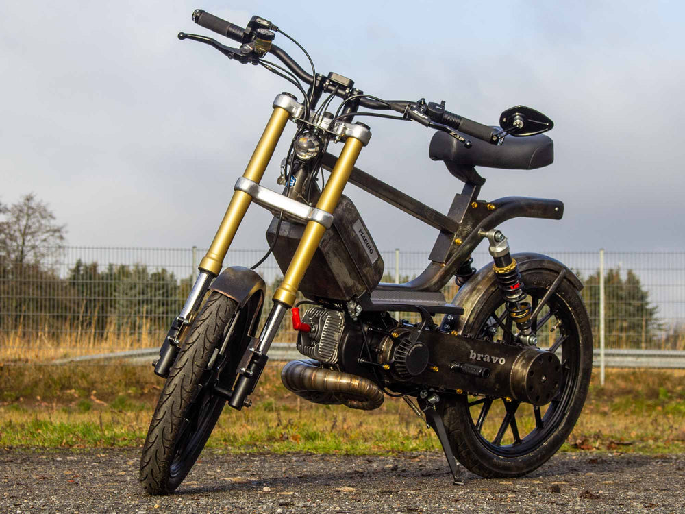 Piaggio Bravo Custom Moped mit Scheibenbremse und 125er Zulassung im Raw Metal Style