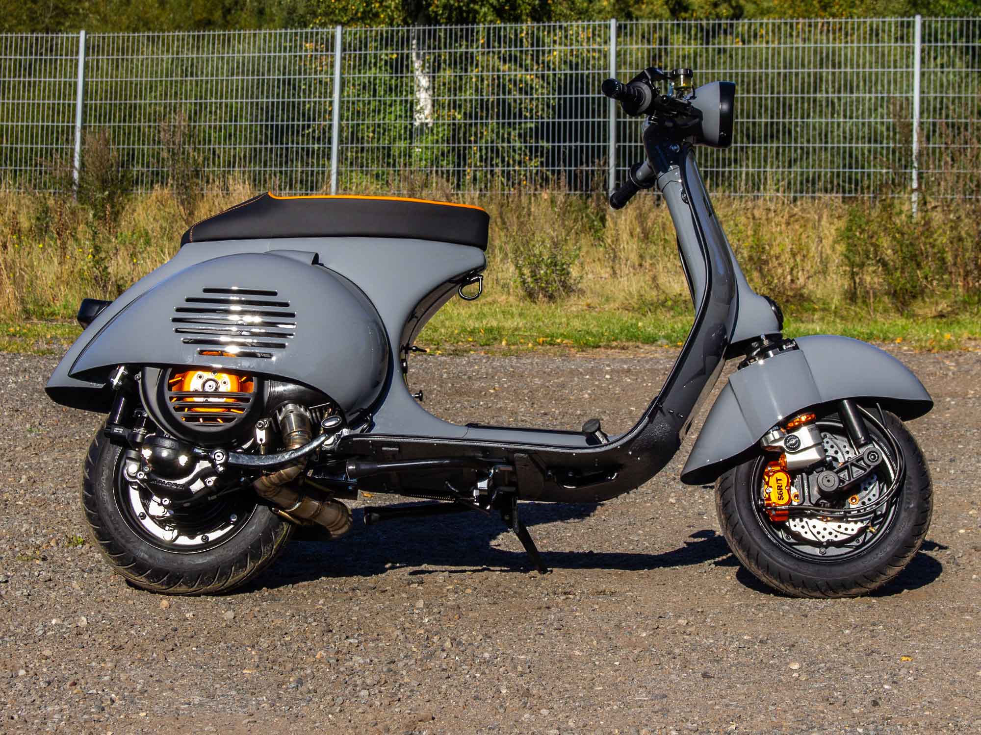 Umgearbeitetes Vespa PX Heck mit Acma Seitenhauben