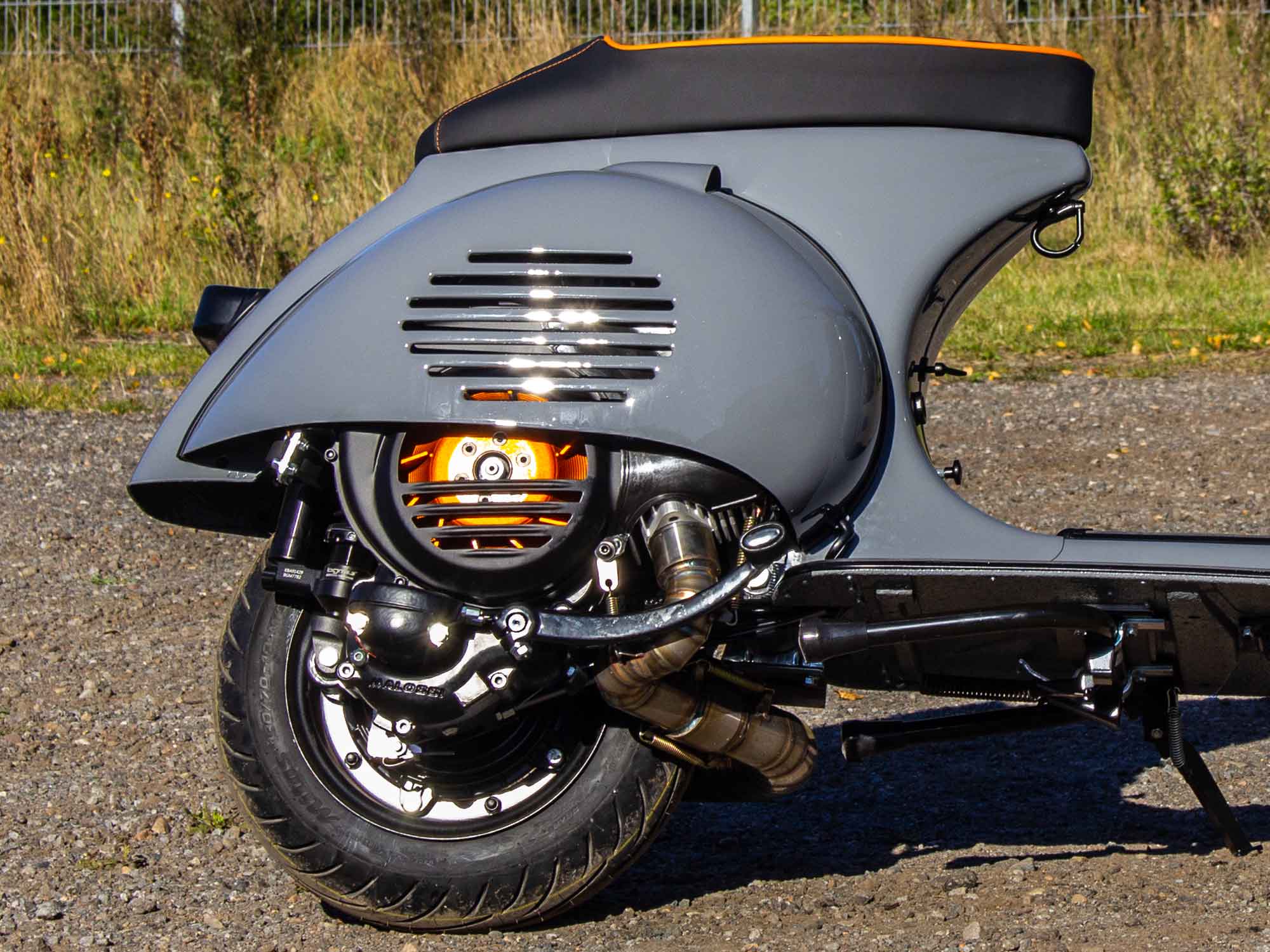 Umgearbeitetes Vespa PX Heck mit Acma Seitenhauben