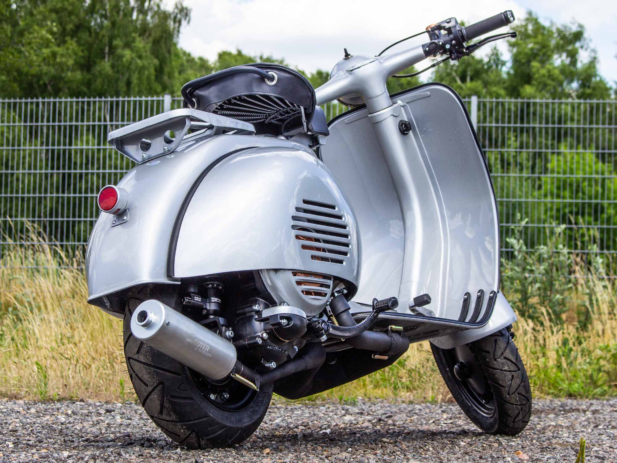Umgearbeitetes Vespa PX Heck mit GS 3 Seitenhauben