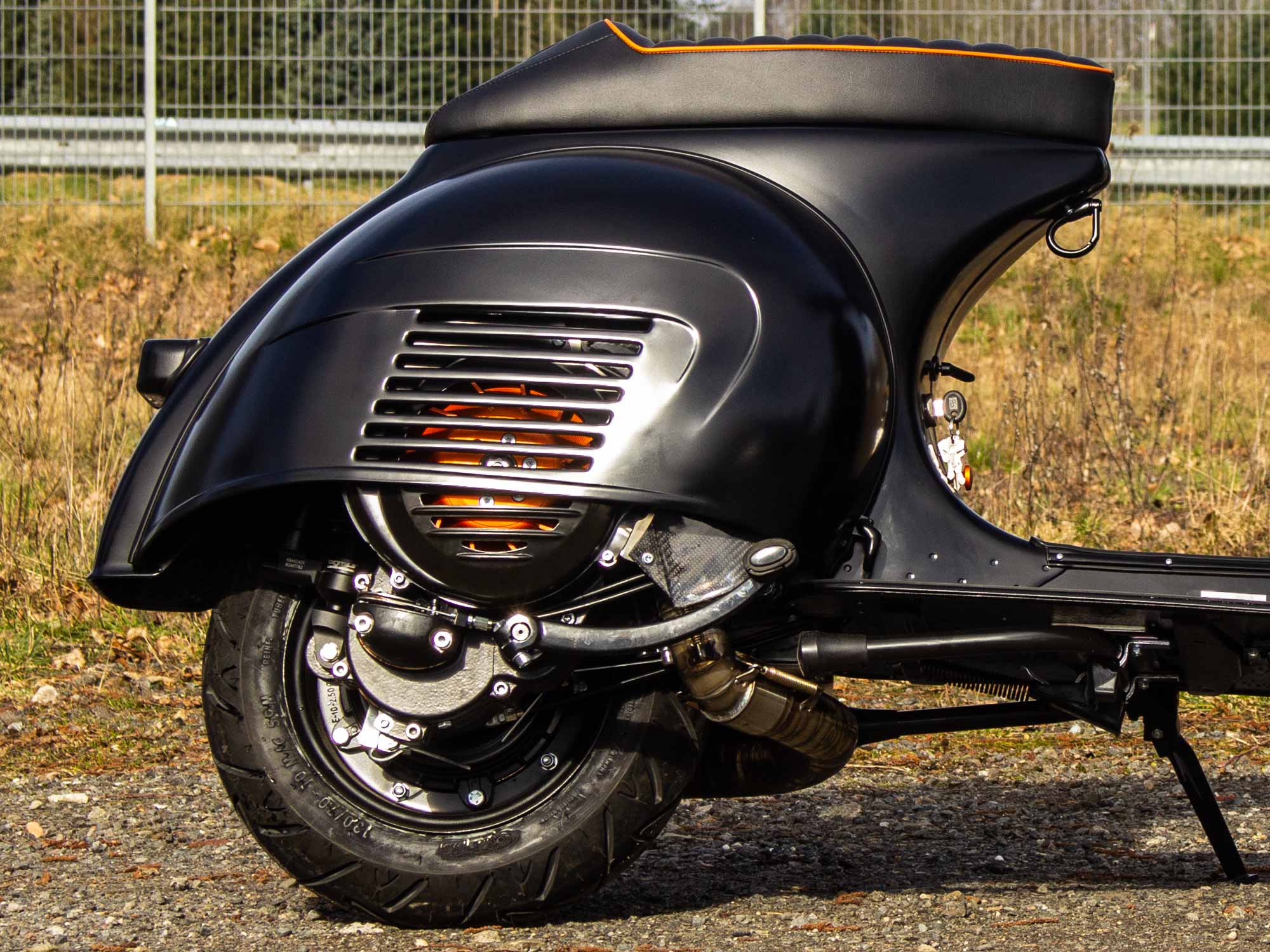 Umgearbeitetes Vespa PX Heck mit GS 160 Seitenhauben