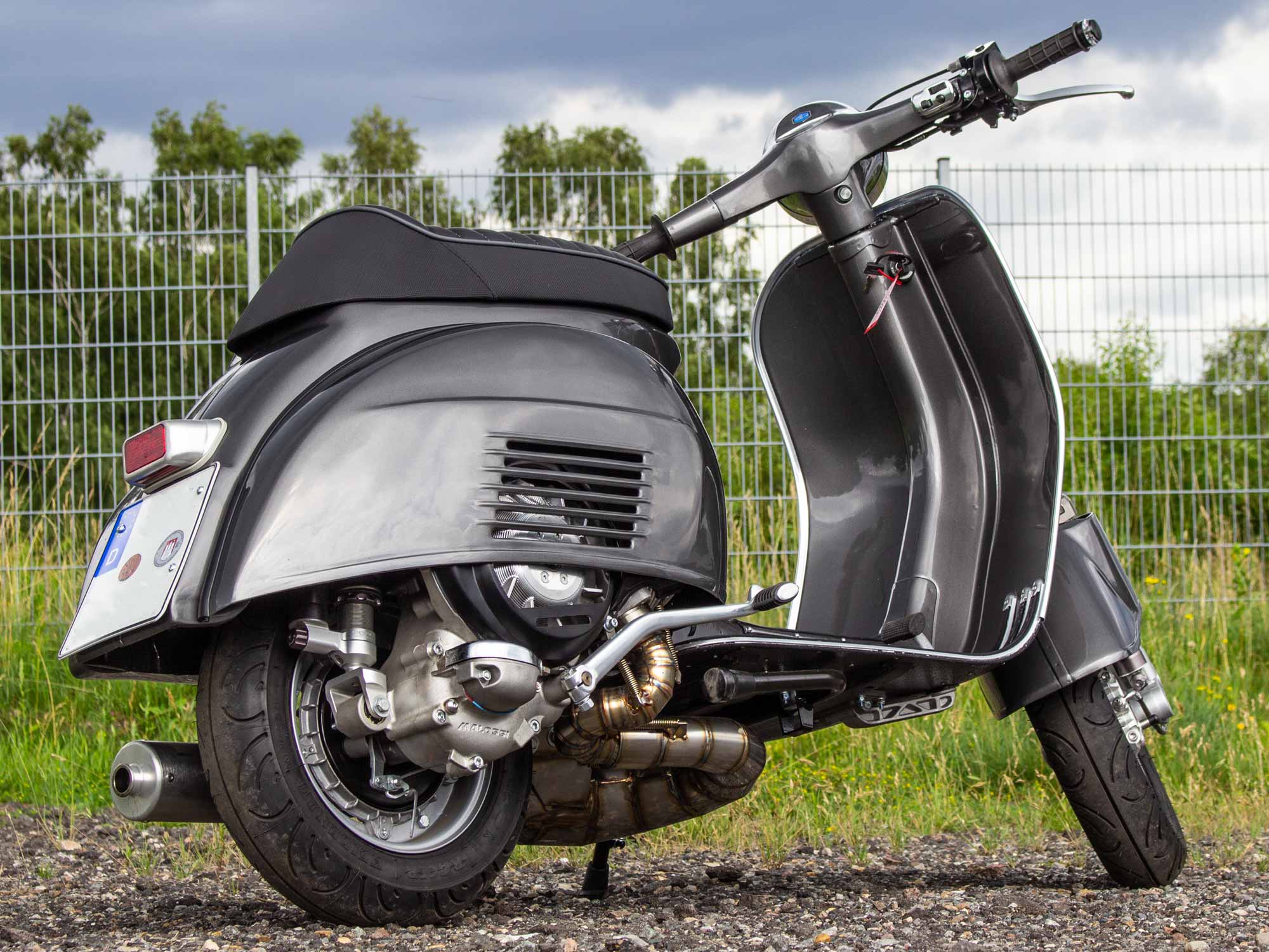 Umgearbeitetes Vespa PX Heck mit Sprint Seitenhauben